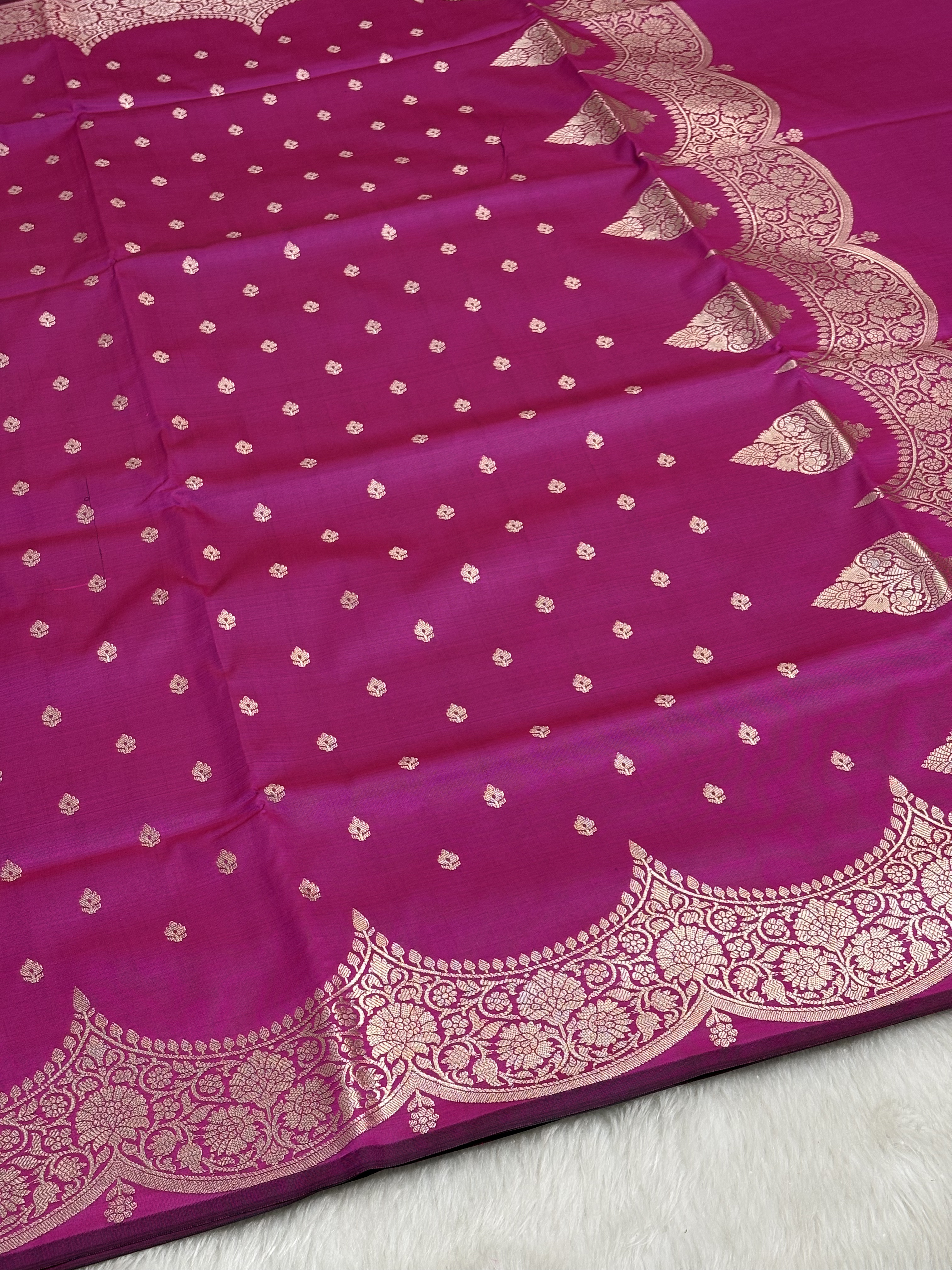 Rose Pink Scallops Border Banarasi Katan Buti Saree