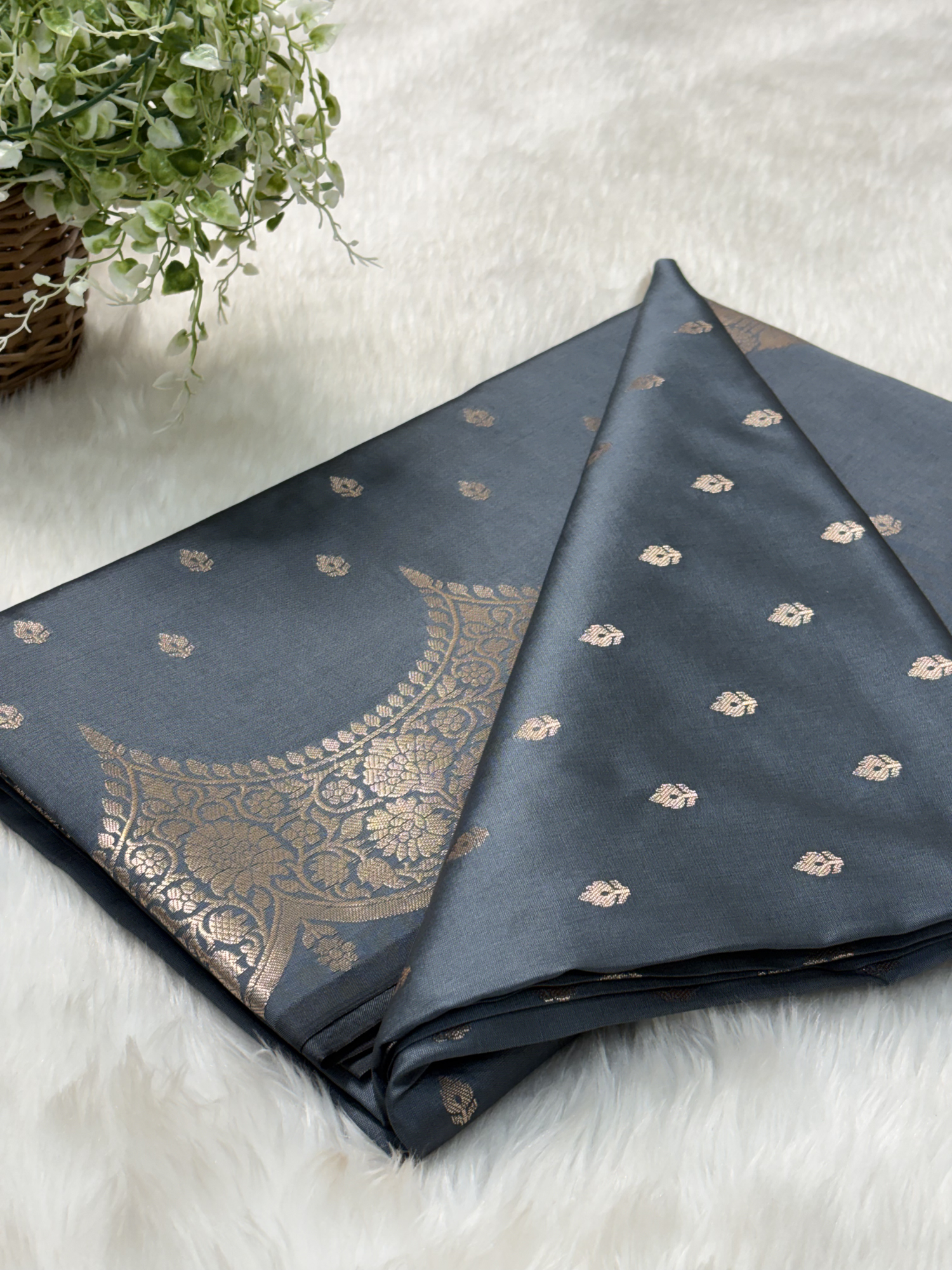 Smoky Steel Grey Scallops Border Banarasi Katan Buti Saree