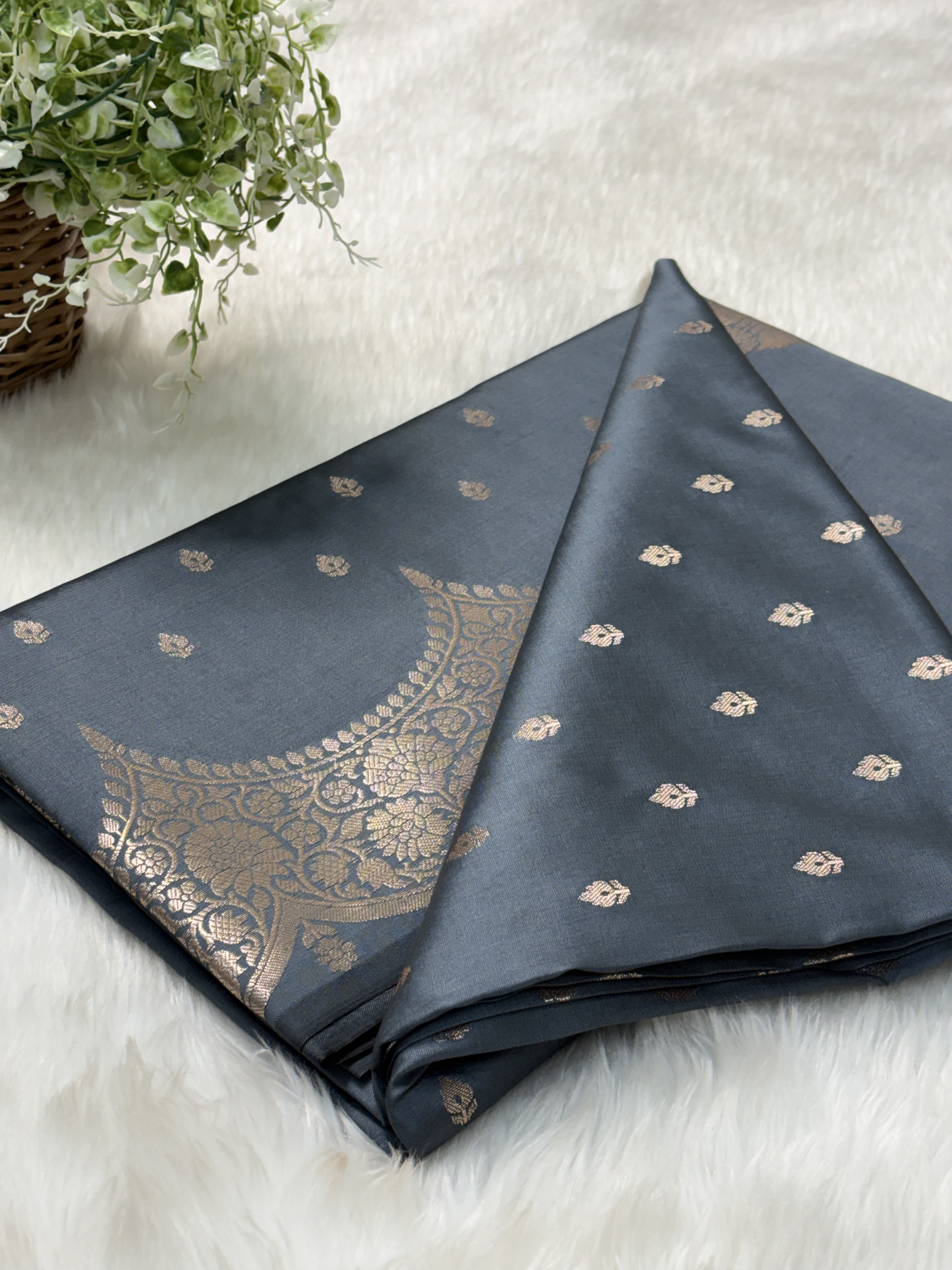 Smoky Steel Grey Scallops Border Banarasi Katan Buti Saree