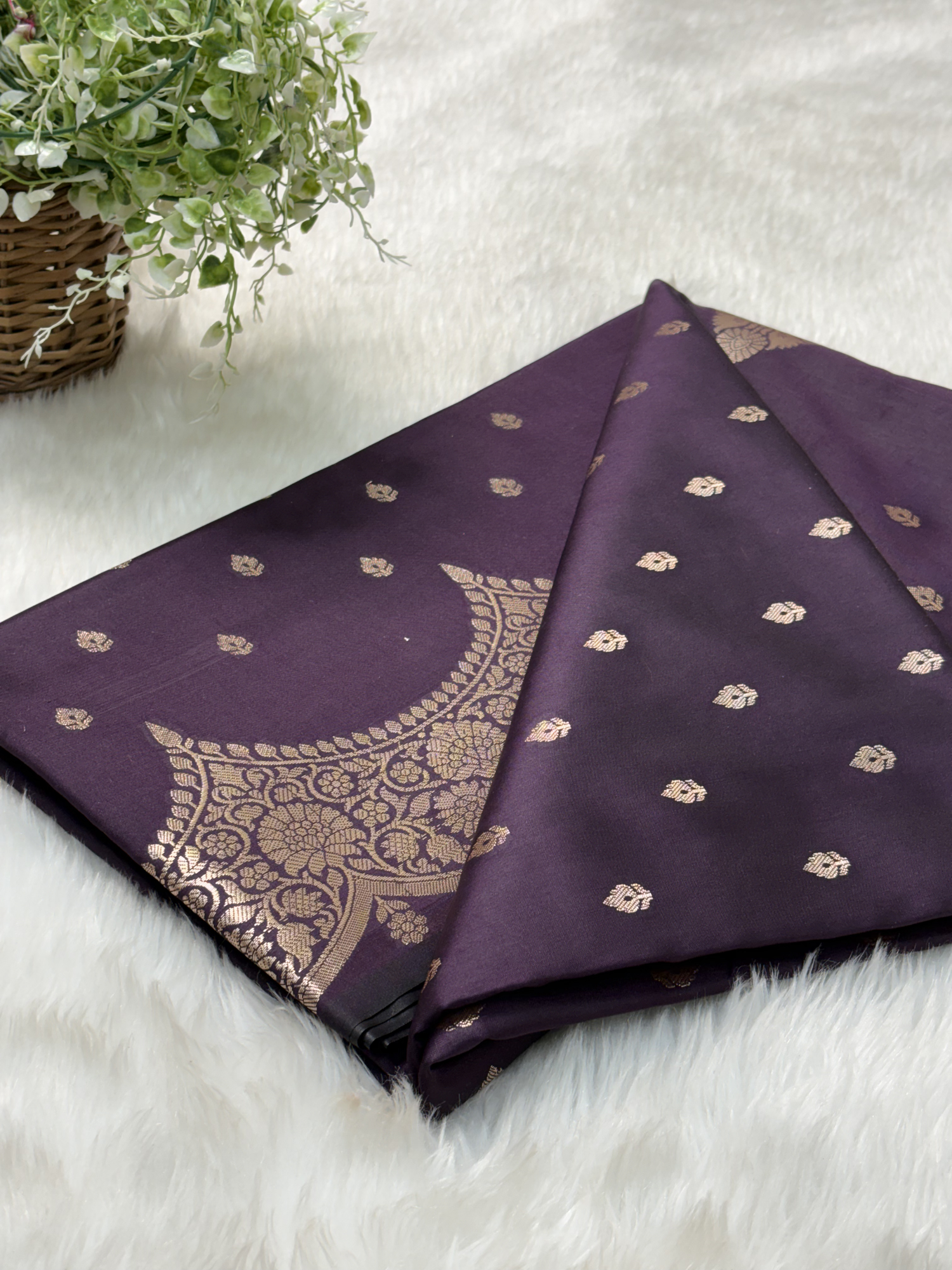Dark Cocoa Brown Scallops Border Banarasi Katan Buti Saree