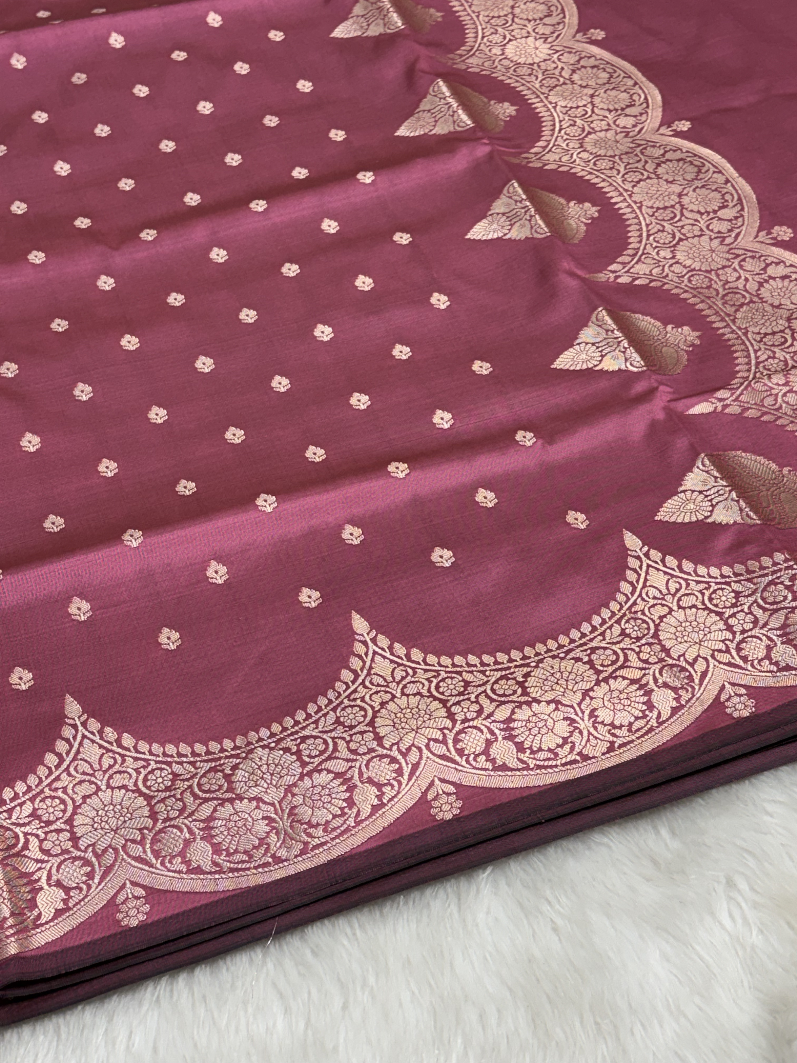 Royal Dusty Pink Scallops Border Banarasi Katan Buti Saree