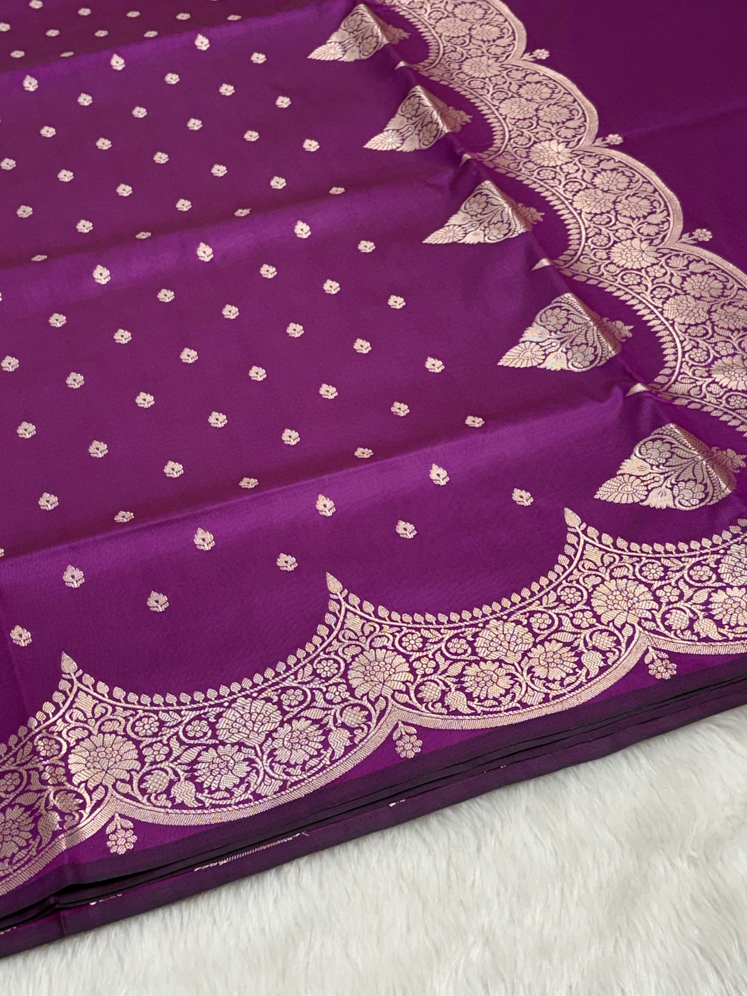 Royal Orchid Pink Scallops Border Banarasi Katan Buti Saree